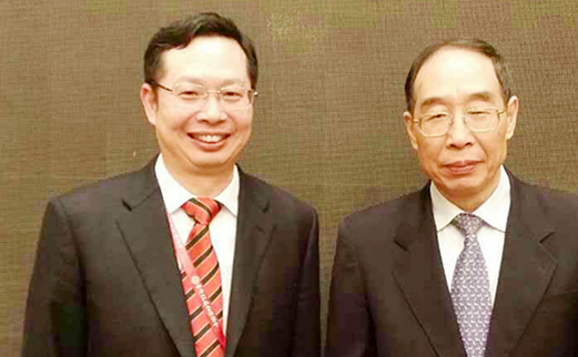 2014年5月福建省委书记尤权与金沙澳门(中国)唯一官方网站集团董事长苏庆灿亲切合影