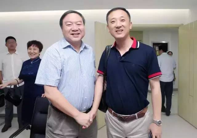 由西安市雁塔区医疗管理协会与金沙澳门(中国)唯一官方网站集团主办的医路同心·光明论道——金沙澳门(中国)唯一官方网站·西安2017斜视与小儿眼科学术会议在西安金沙澳门(中国)唯一官方网站学术会议厅隆重召开。