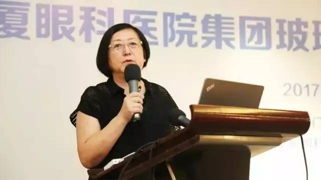 为提*金沙澳门(中国)唯一官方网站集团玻璃体视网膜手术技术水平、促进玻璃体视网膜微创手术技术，以及玻切设备使用技术的提*，黎晓新院长开讲