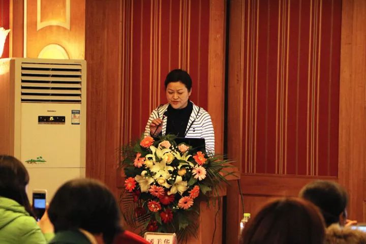 11月17日，宜昌金沙澳门(中国)唯一官方网站 举办了“2017斜视与小儿眼科学术交流会”。本次交流会旨在进一步保护青少儿视力，为宜昌斜视与小儿眼科领域的临床工作者及其他相关人员搭建了相互交流的平台。进一步提升青少儿眼科医疗知识水平和 水平，推动中国青少儿视觉健康，让每个孩子都拥有一双健康明亮的眼睛。4.jpg