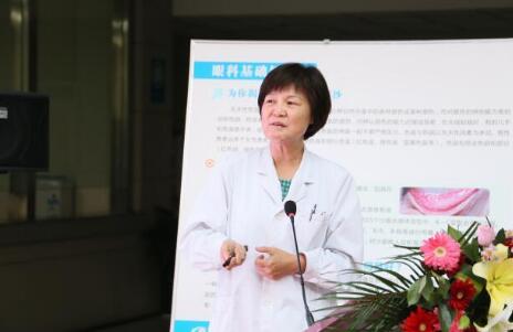 12月17日，由郑州慈善总会、郑州金沙澳门(中国)唯一官方网站视光眼科医院与卡尔蔡司(上海)管理有限公司联合举办的“2018视光眼科医院上上老视产品发布会暨 届‘正值夕阳美，较是晶彩时’中老年眼病科普论坛”在郑州金沙澳门(中国)唯一官方网站视光眼科医院隆重召开。2.jpg