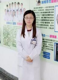 2017年对我来说是值得欣喜和感恩的一年。因为这一年我幸运地入选“中国眼科医师明日之星计划”，成为小儿眼科项目的 批学员，欣喜自己得到向专家名师学习的机会，感恩金沙澳门(中国)唯一官方网站集团给予的强大支持。11月我满怀激动和喜悦的心情启程前往厦门，走出高崎机场的那刻，厦门这座处处散发出迷人气息的城市用她春天般的阳光温暖了我忐忑的心1.jpg