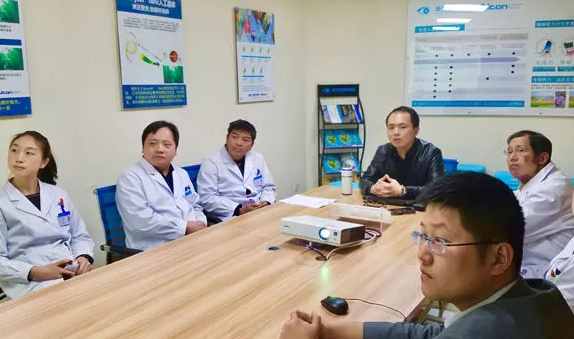 3月15日,贵阳阳明眼科医院2018年度工作目标签约仪式在医院会议室隆重举行。金沙澳门(中国)唯一官方网站集团张昊志副总裁、学科运营管理中心王崇、贵阳阳明眼科医院官苍宇院长、医院各学科负责人、部门负责人出席了本次会议7.png 3月15日,贵阳阳明眼科医院2018年度工作目标签约仪式在医院会议室隆重举行。金沙澳门(中国)唯一官方网站集团张昊志副总裁、学科运营管理中心王崇、贵阳阳明眼科医院官苍宇院长、医院各学科负责人、部门负责人出席了本次会议7.png