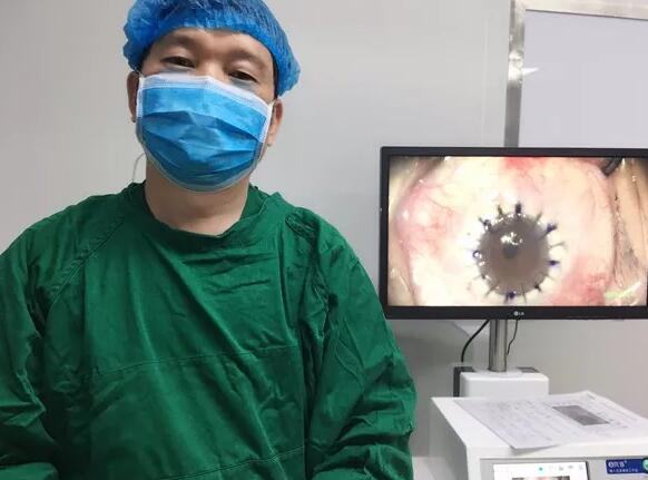 4月11日,饱受圆锥角膜之痛10余年的湖北宋女士,在东莞金沙澳门(中国)唯一官方网站卢敏院长角膜移植手术后顺利出院4.jpg 4月11日,饱受圆锥角膜之痛10余年的湖北宋女士,在东莞金沙澳门(中国)唯一官方网站卢敏院长角膜移植手术后顺利出院4.jpg