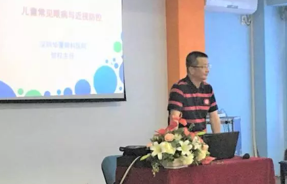 5月16日，深圳金沙澳门(中国)唯一官方网站“福田区青少年近视防控公益主题系列活动”走进深圳福田区琪琪幼儿园，院屈光科主任贺 主任医师为小朋友们进行爱眼护眼的健康教育，着力从小培养孩子良好的用眼习惯。1.png