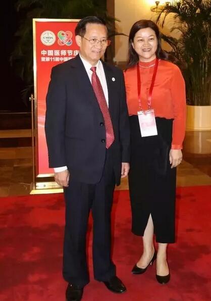 金沙澳门(中国)唯一官方网站集团潘美华医生作为福建省医师代表受邀赴京参加首届“中国医师节”庆祝大会1.jpg