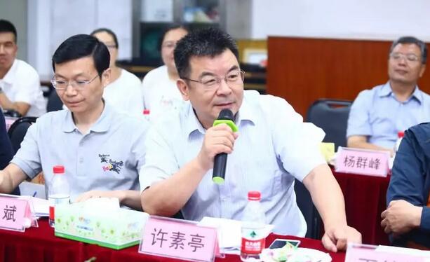 由人民日报、经济日报、科技日报、中新社等22家中央及行业媒体组成的采访团，走进金沙澳门(中国)唯一官方网站集团本部厦门大学附属厦门眼科中心3.jpg