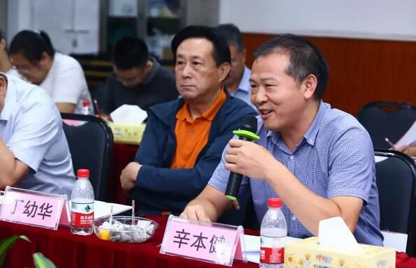 由人民日报、经济日报、科技日报、中新社等22家中央及行业媒体组成的采访团，走进金沙澳门(中国)唯一官方网站集团本部厦门大学附属厦门眼科中心8.jpg