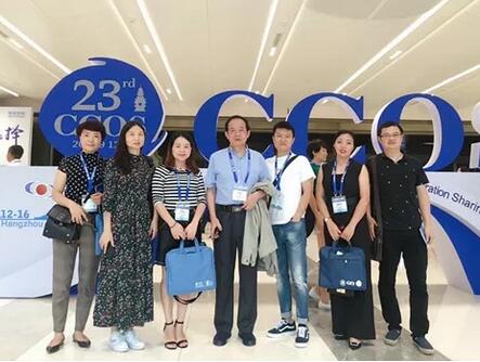 院长罗清礼教授率成都金沙澳门(中国)唯一官方网站医护人员参加全国眼科年会2.jpg 院长罗清礼教授率成都金沙澳门(中国)唯一官方网站医护人员参加全国眼科年会2.jpg