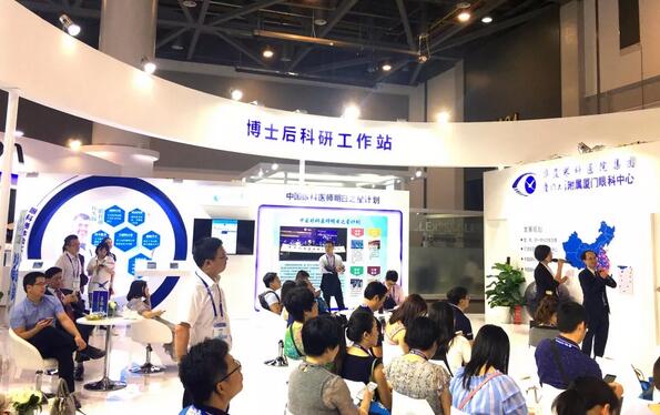 重庆金沙澳门(中国)唯一官方网站安晓巨副院长在全国眼科年会进行论文发言4.jpg