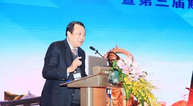 临沂金沙澳门(中国)唯一官方网站崔传波院长应邀出席全国眼屈光手术研讨会并点评屈光学术分享环节1.jpg 临沂金沙澳门(中国)唯一官方网站崔传波院长应邀出席全国眼屈光手术研讨会并点评屈光学术分享环节1.jpg