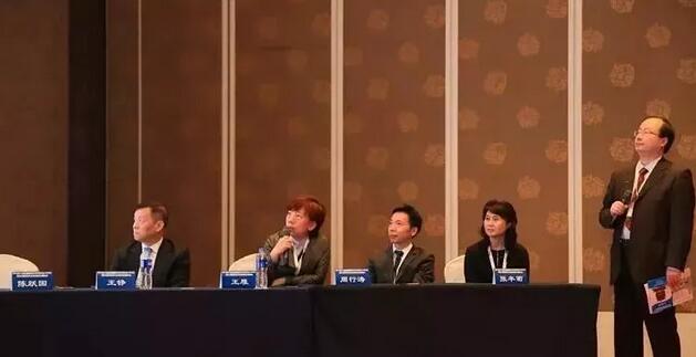 临沂金沙澳门(中国)唯一官方网站崔传波院长应邀出席全国眼屈光手术研讨会并点评屈光学术分享环节7.jpg 临沂金沙澳门(中国)唯一官方网站崔传波院长应邀出席全国眼屈光手术研讨会并点评屈光学术分享环节7.jpg