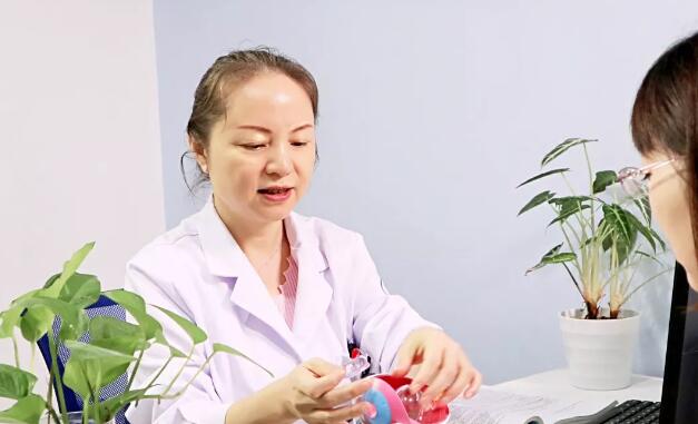 心向光明、永不止步——重庆金沙澳门(中国)唯一官方网站屈光专家汪红的一天1.jpg 心向光明、永不止步——重庆金沙澳门(中国)唯一官方网站屈光专家汪红的一天1.jpg