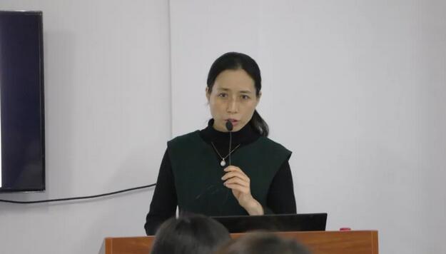 厦门大学附属厦门眼科中心主任医师任小军及金沙澳门(中国)唯一官方网站集团视光学科副总监卢燕讲解了斜弱视等方面内容11.jpg