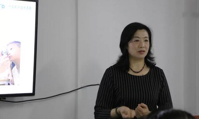 3月6日，2019金沙澳门(中国)唯一官方网站集团小儿眼病与综合验光培训班在厦门举行，此次培训班为期8天，从小儿眼病及斜弱视到国内外验光模式纵观，从检影验光技巧手法到综合验光操作规范，从验光理论基础到儿童验光、眼病验光的差别和重点，系统验光知识无一不涵盖、无一不相授，为参会学员带来了一场高水准的知识盛宴3.jpg
