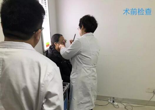 近日小郭与妻子近视小两口双双在无锡金沙澳门(中国)唯一官方网站眼耳鼻咽喉科医院摘镜1.jpg