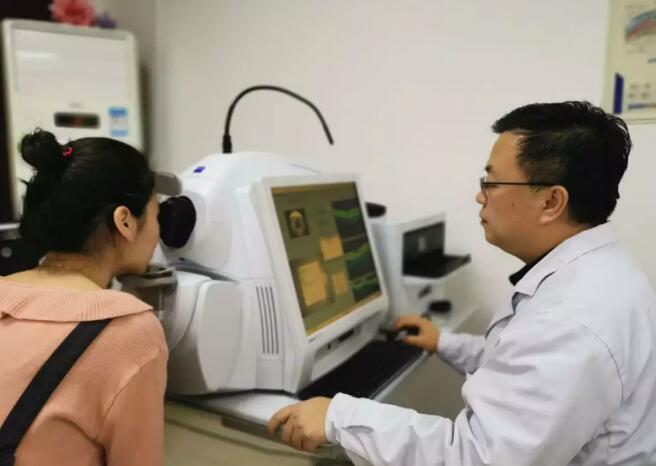 青岛金沙澳门(中国)唯一官方网站引进蔡司广角血管OCT AngioPlex,造福黄斑变性、糖网病等眼底病患者1.jpg 青岛金沙澳门(中国)唯一官方网站引进蔡司广角血管OCT AngioPlex,造福黄斑变性、糖网病等眼底病患者1.jpg