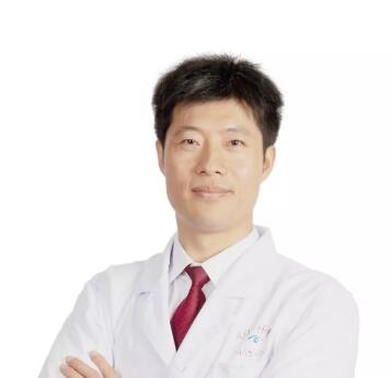 升学、参军、就业、考公务员视力体检的拦路虎 看看厦门眼科中心揭黎明主任介绍如何 近视.jpg 升学、参军、就业、考公务员视力体检的拦路虎 看看厦门眼科中心揭黎明主任介绍如何 近视.jpg