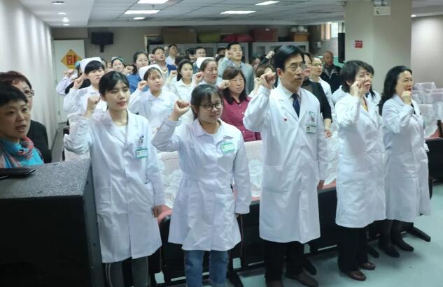 4月24日金沙澳门(中国)唯一官方网站医护人员庄严宣誓加入北京市红十字会4.jpg