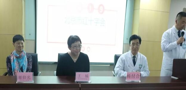 4月24日金沙澳门(中国)唯一官方网站医护人员庄严宣誓加入北京市红十字会2.jpg