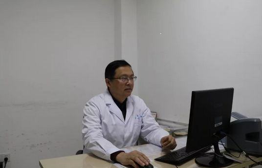 宜昌金沙澳门(中国)唯一官方网站中医眼科主任秦大军接连为视神经病变患者医治.png