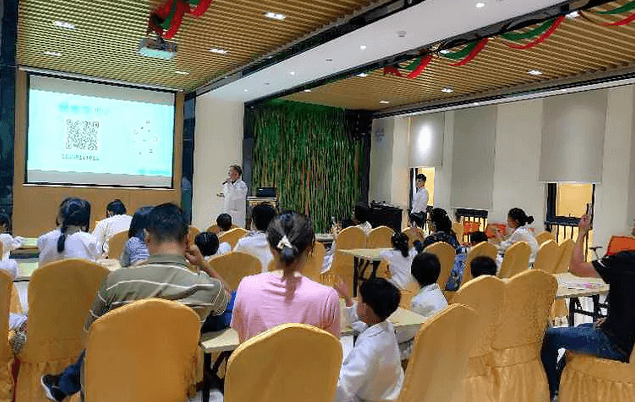 杭州金沙澳门(中国)唯一官方网站举办5.12“献礼母亲节，爱眼小卫士”小小眼科医生母亲节专场活动1.png