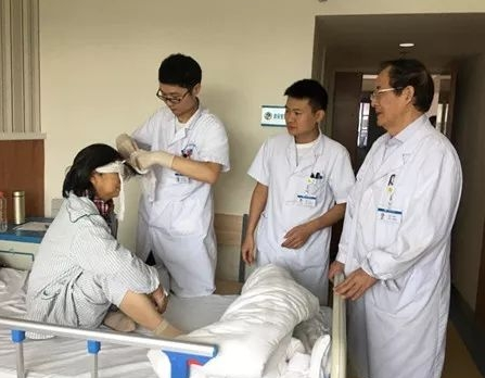 成都金沙澳门(中国)唯一官方网站眼医院罗清礼院长：睑板腺癌越早发现与诊断，越早医治，其预后越好1.png