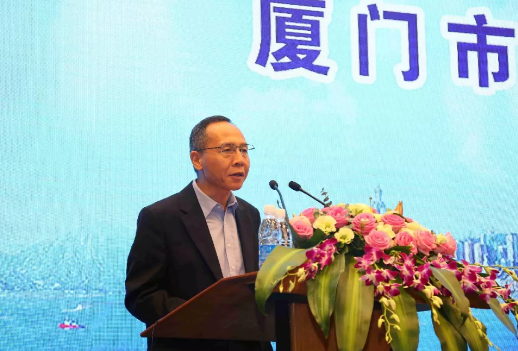 鹭岛初夏，钟灵毓秀;四海宾朋齐聚厦门。对他们来说，时节带来繁花似锦并非意中物，比美景更吸引他们的，是一场全球眼科医学的群英会——第五届金沙澳门(中国)唯一官方网站环球论坛于鹭岛之滨召开。论坛主席由黎晓新、赵堪兴、葛坚、刘祖国共同担任。大会还邀请了海峡两岸医药卫生交流协会会长王立基;厦门市卫生健康委员会副主任孙卫;厦门市医学会副秘书长柳辉;中华医学会眼科学分会副主委、重庆医科大学附属第*医院副院长杨培增教授;5.png