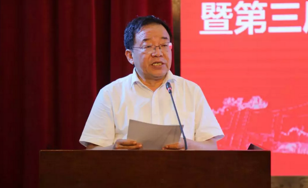 金沙澳门(中国)唯一官方网站校企合作再结硕果!6月11日，天津职业大学金沙澳门(中国)唯一官方网站眼视光学院(以下简称金沙澳门(中国)唯一官方网站眼视光学院)揭牌仪式在天津职业大学举行。此前1天，金沙澳门(中国)唯一官方网站眼视光学院理事会召开，审议通过了理事会组成人员，以及学院章程、学院管理层候选人3.png