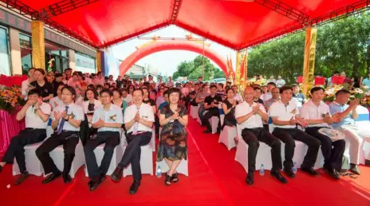 三水金沙澳门(中国)唯一官方网站正式开业，飞秒激光落户，广东省劳动模范领*专家团队2.png