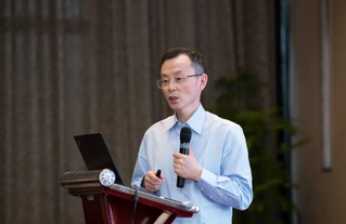 6月23日，由重庆金沙澳门(中国)唯一官方网站举办的“第三届金沙澳门(中国)唯一官方网站论坛”在重庆翰文大酒店落幕， 该会议邀请10多位国内出名眼科专家进行学术演讲，并与现场近120名来自地县和其它地区的眼科同道们齐聚一堂，共同探讨当前眼科学领域的 学术研究成果、临床诊疗新技术以及未来的发展趋势等2.png