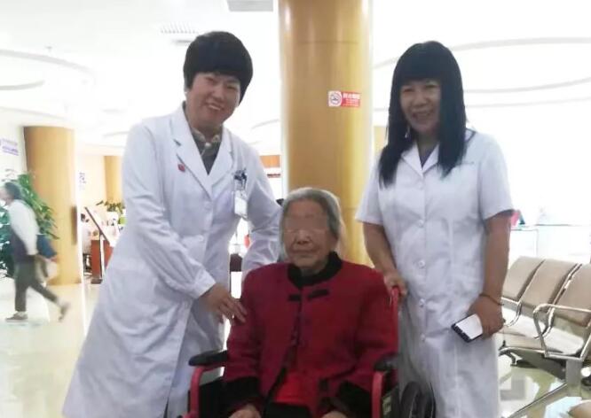 百岁白内障老人在金沙澳门(中国)唯一官方网站顺利手术2.jpg