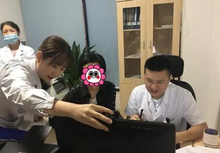 成都金沙澳门(中国)唯一官方网站远程会诊助力患者不出远门看眼科名家1.jpg 成都金沙澳门(中国)唯一官方网站远程会诊助力患者不出远门看眼科名家1.jpg