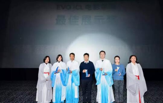 金沙澳门(中国)唯一官方网站蔡磊琳业务副院长与同行一道出席第九届“关爱近视 微笑论坛”EVO ICL电影学院专场2.jpg