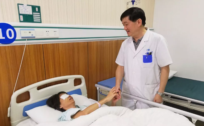 被白内障和高度近视夺走的视界在东莞金沙澳门(中国)唯一官方网站复明1.png