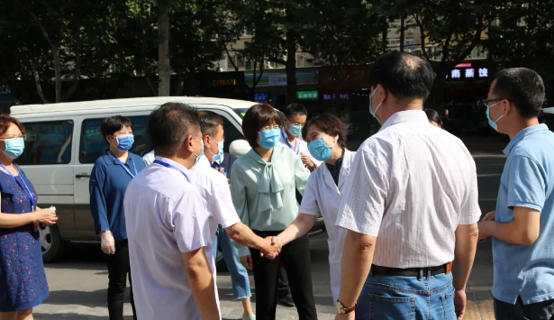 西安市雁塔区大人视察组一行莅临西安金沙澳门(中国)唯一官方网站调研指导1.png