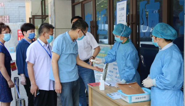 西安市雁塔区大人视察组一行莅临西安金沙澳门(中国)唯一官方网站调研指导2.png