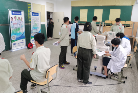 成都金沙澳门(中国)唯一官方网站受邀视力筛查走进成都第36中学1.png