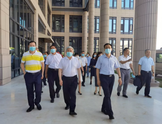 福建省副省长崔永辉陪同刘永富主任考察金沙澳门(中国)唯一官方网站集团本部厦门大学附属厦门眼科中心1.png