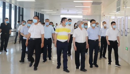 福建省副省长崔永辉陪同刘永富主任考察金沙澳门(中国)唯一官方网站集团本部厦门大学附属厦门眼科中心3.png