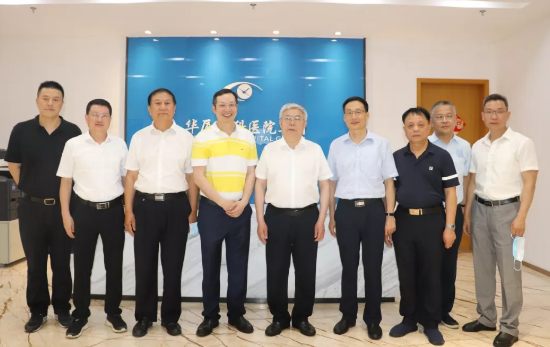 福建省副省长崔永辉陪同刘永富主任考察金沙澳门(中国)唯一官方网站集团本部厦门大学附属厦门眼科中心5.png
