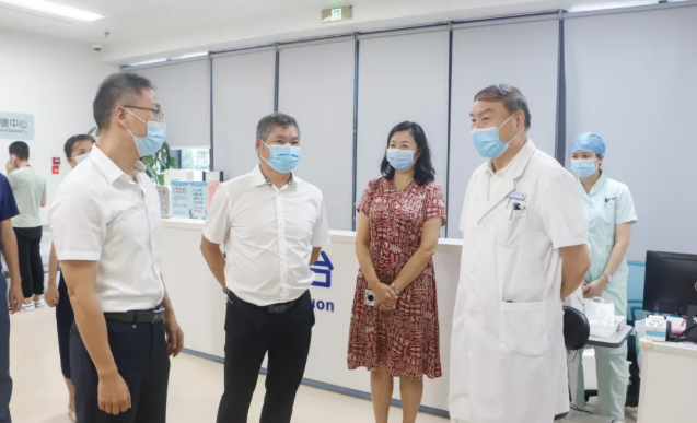 莆田市科协主席一行到厦门眼科中心参观交流院士工作站3.png