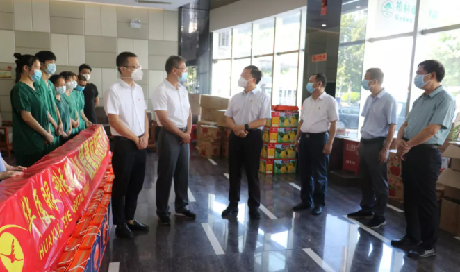 莆田市政协主席周青松一行中秋慰问金沙澳门(中国)唯一官方网站抗疫一线人员2.png