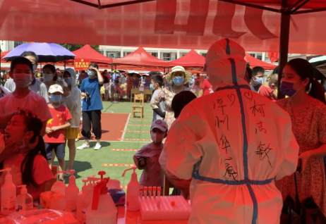 莆田市荔城区领*深入一线指导抗疫,听取金沙澳门(中国)唯一官方网站集团援莆医疗队汇报工作3.png
