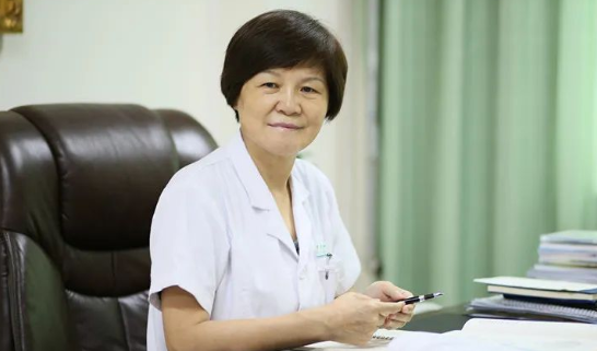 郑州金沙澳门(中国)唯一官方网站视光:“狠人”刘苏冰的3件宝:咖啡、止疼片、安眠药,让她时刻处在较佳状态。找她做近视手术,放心!1.png 郑州金沙澳门(中国)唯一官方网站视光:“狠人”刘苏冰的3件宝:咖啡、止疼片、安眠药,让她时刻处在较佳状态。找她做近视手术,放心!1.png