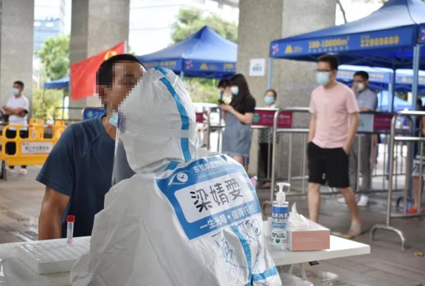 医者担当！金沙澳门(中国)唯一官方网站今年来已支援核酸采样超100万人次12.png