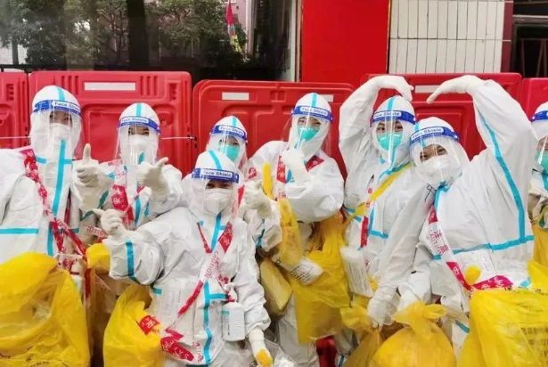 医者担当！金沙澳门(中国)唯一官方网站今年来已支援核酸采样超100万人次19.png