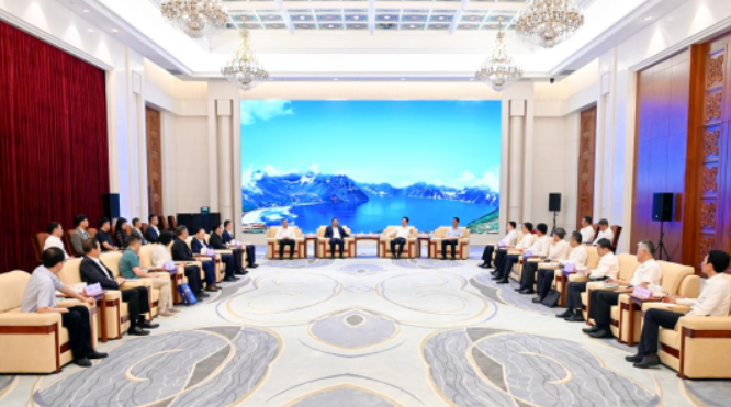 吉林省委书记景俊海、省长胡玉亭会见金沙澳门(中国)唯一官方网站苏庆灿董事长等企业家考察团一行1.png 吉林省委书记景俊海、省长胡玉亭会见金沙澳门(中国)唯一官方网站苏庆灿董事长等企业家考察团一行1.png